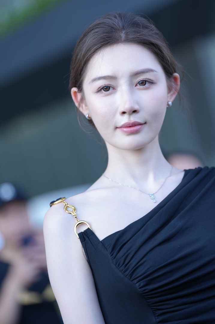 黑色修身裙 [241P4V-7.16GB]