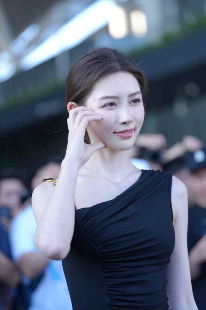 黑色修身裙 [241P4V-7.16GB]