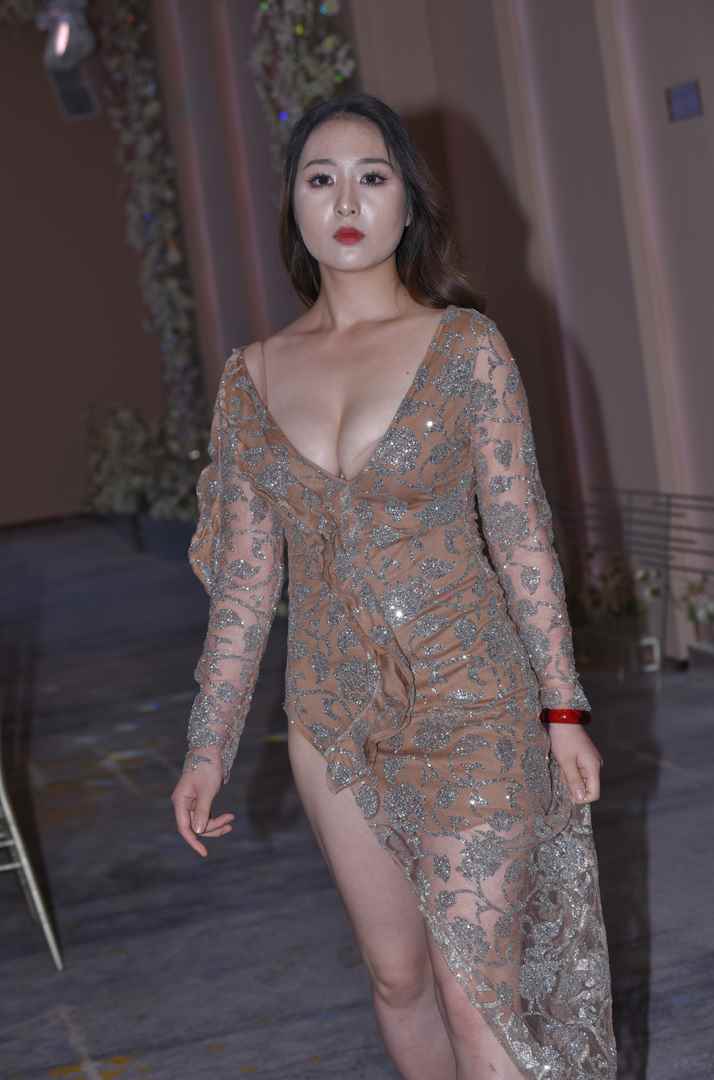 迷人亮片裙 [108P-2.07GB]