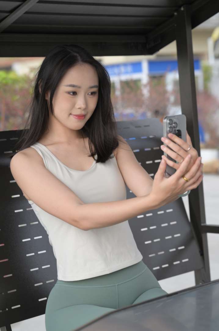 不吃鸡蛋街拍作品  绿色瑜伽裤美女 [1099P-20.1GB]