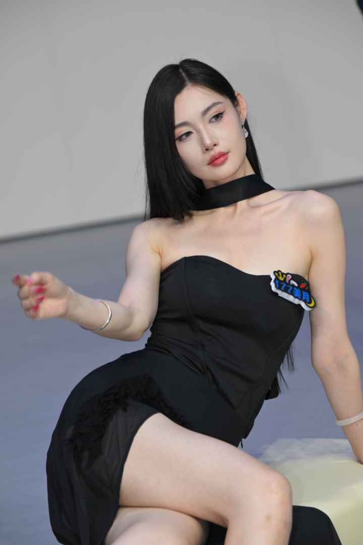 美腿美足黑裙 [67P-989MB]