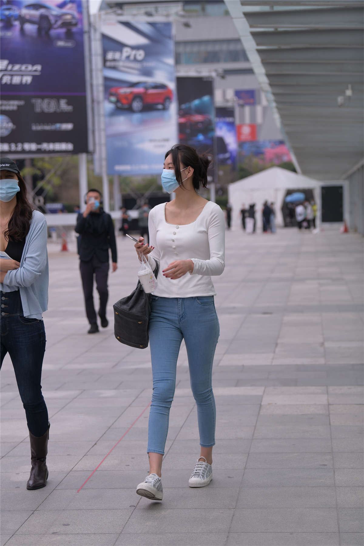 牛仔裤简单百搭