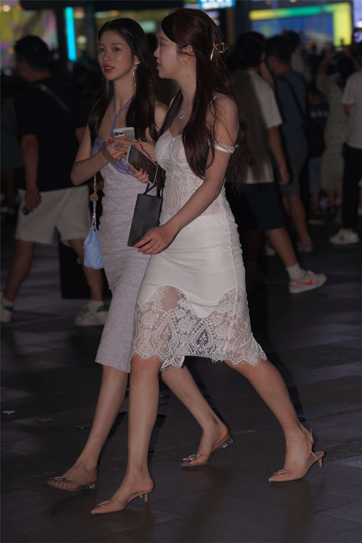 青春靓丽白色裙装