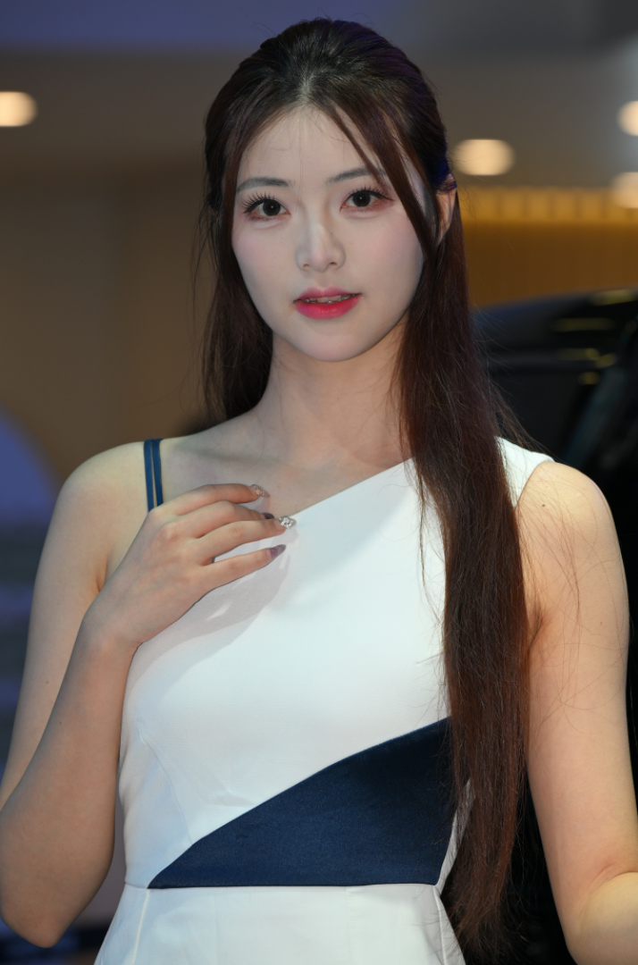 白裙洛洛美足 [97P-1.71GB]