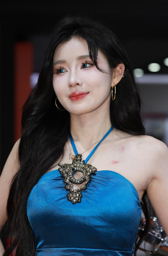 摩博会波点黑丝小雯baby [157P-1.27GB]