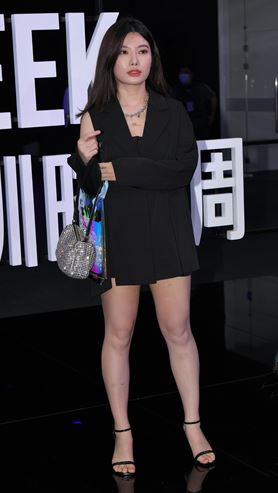 黑裙小姐姐(83P)