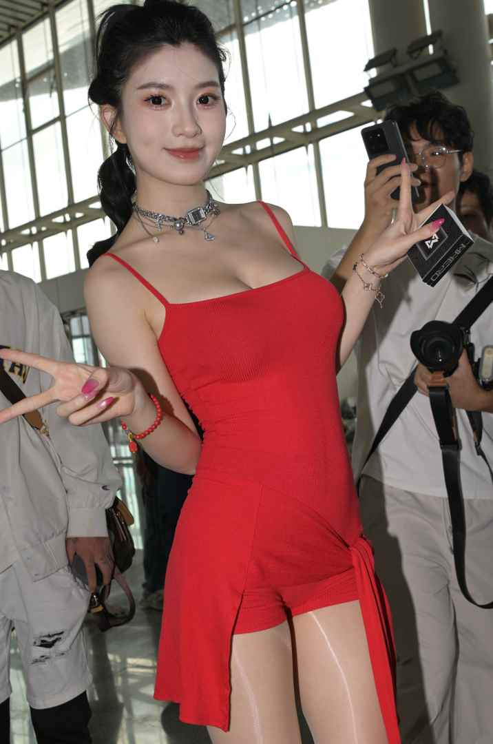 红裙性感亮丝 [119P-2.54GB]