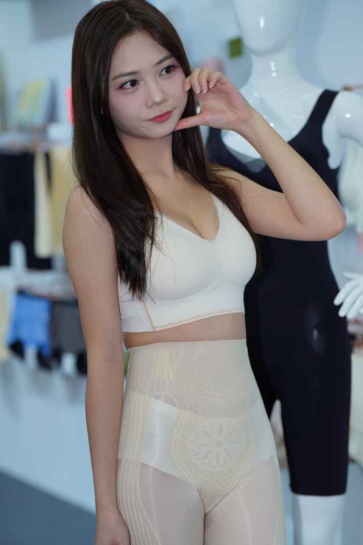 甜美可人内衣模特 [66P-942MB]