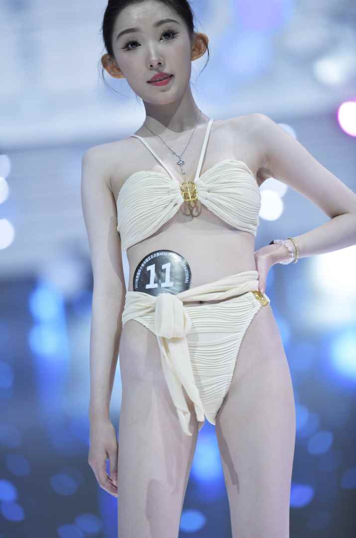 白色泳装 [65P-1.88GB] 