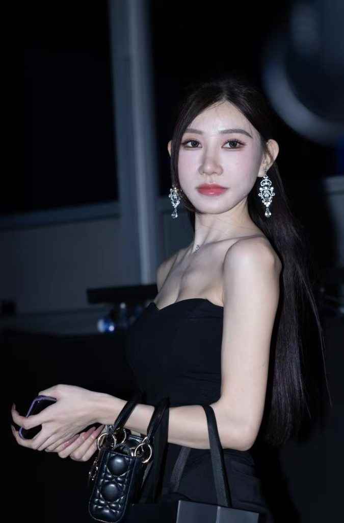 极品美腿玉足包臀裙 [216P-1.48GB]