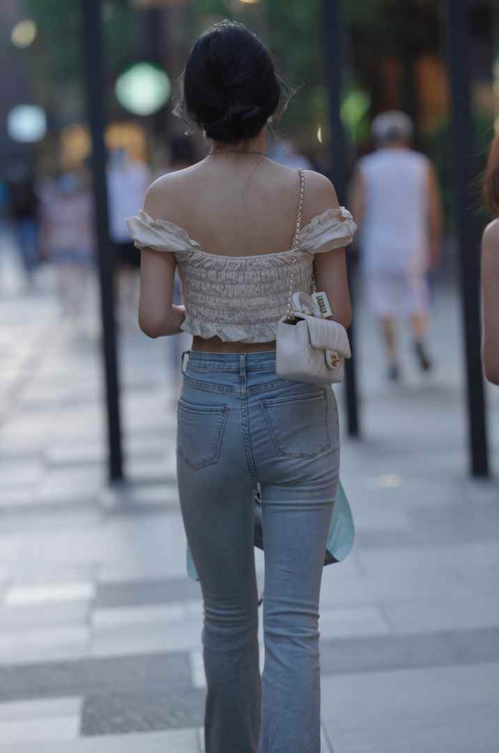 喇叭牛仔裤搭配 [851V-1.33GB] 