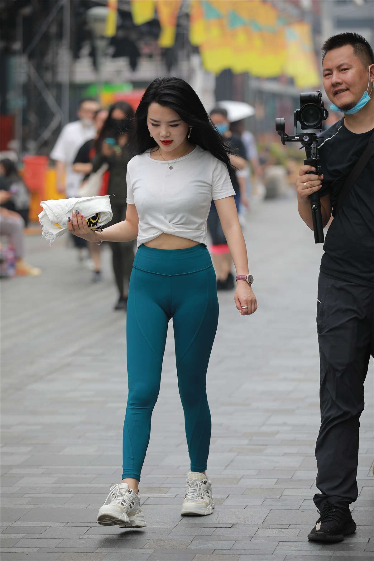 运动装瑜伽小妹