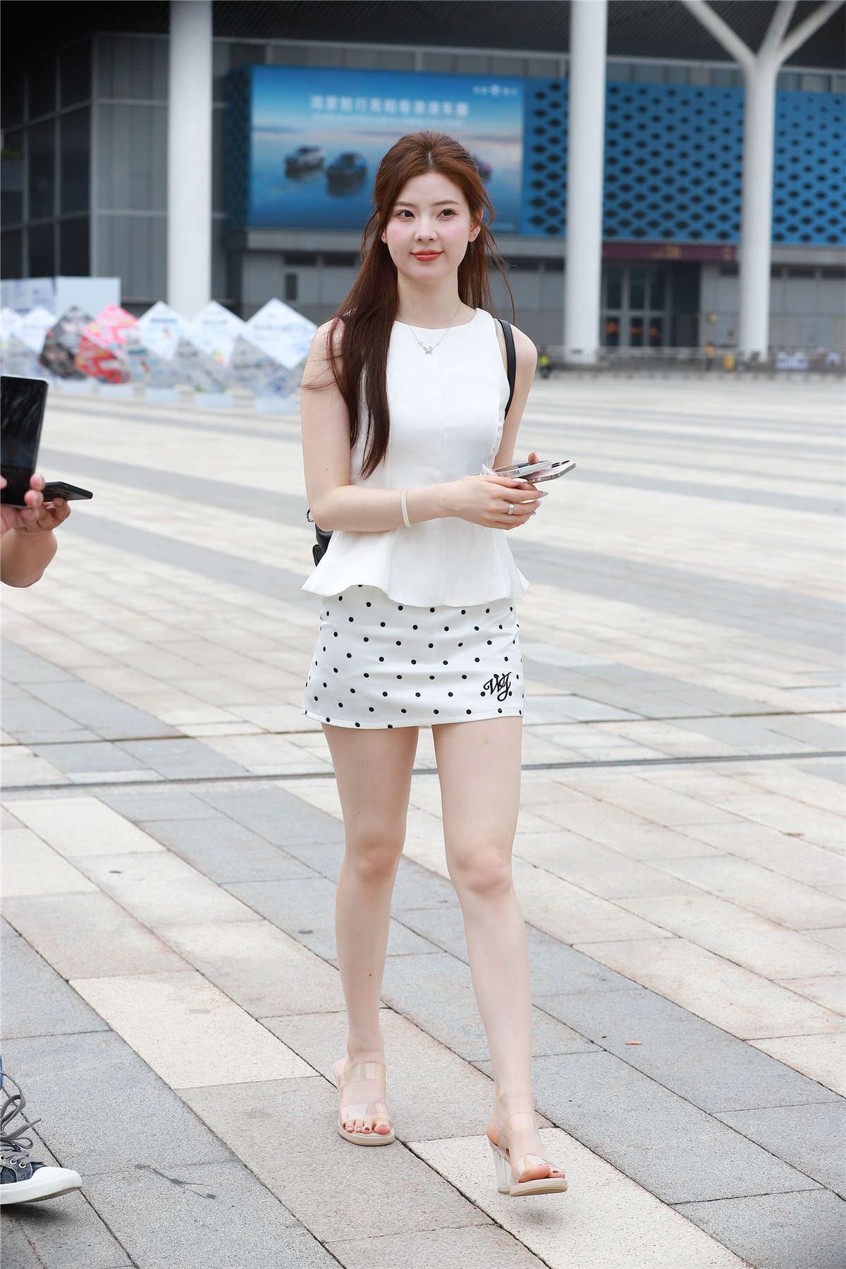 白到发光的美女