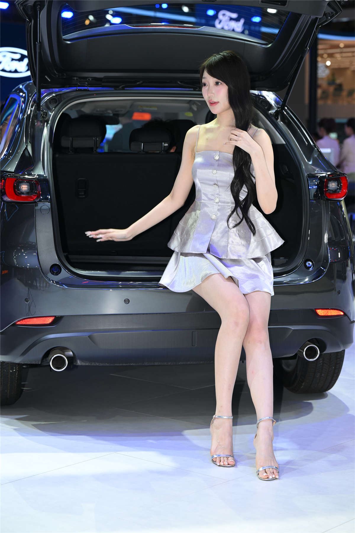 可爱银色连衣裙