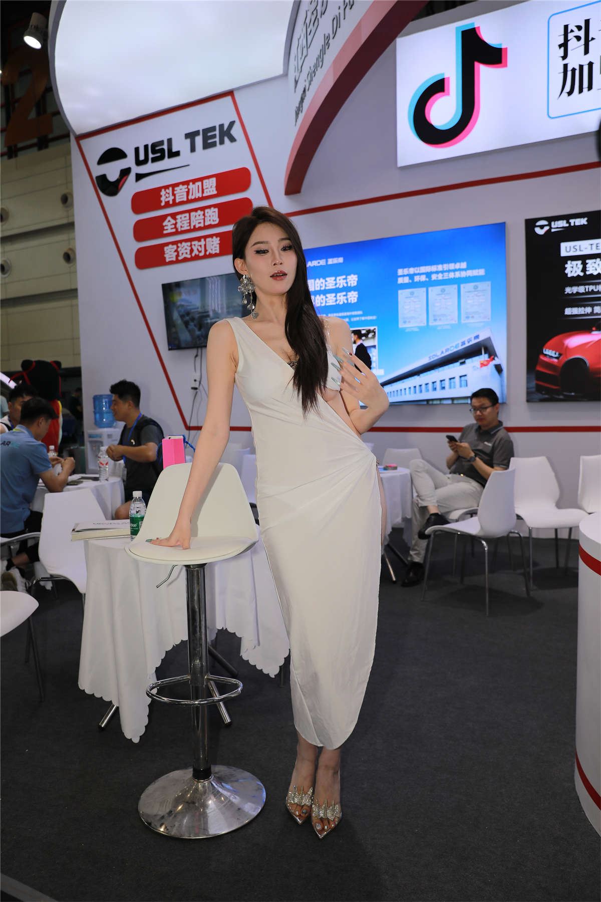 超性感侧开叉白色紧身裙