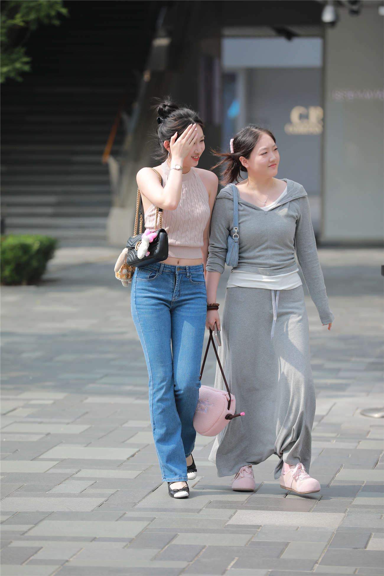 甜美露背牛仔裤