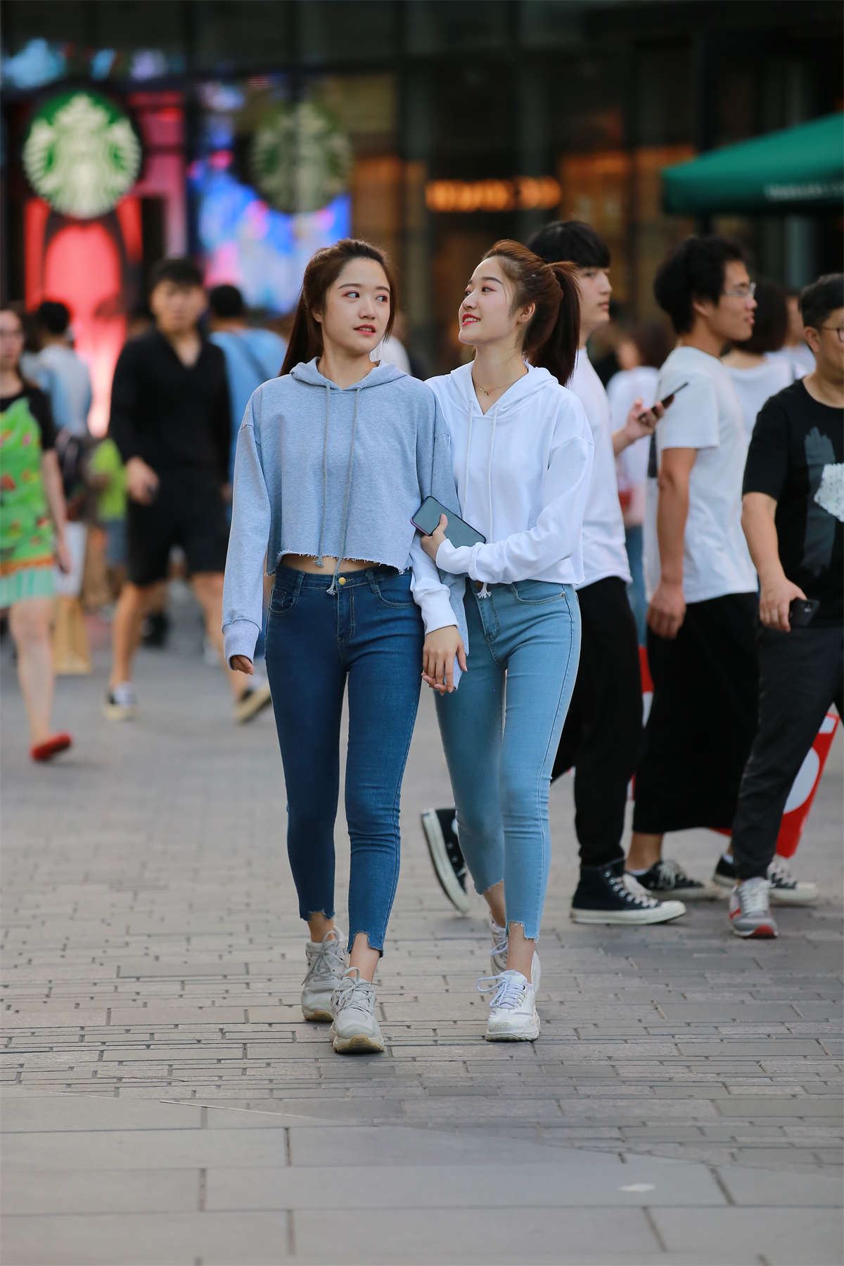 阳光靓丽牛仔裤