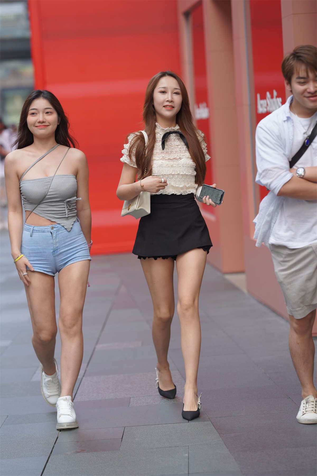 青春妩媚牛仔短裤