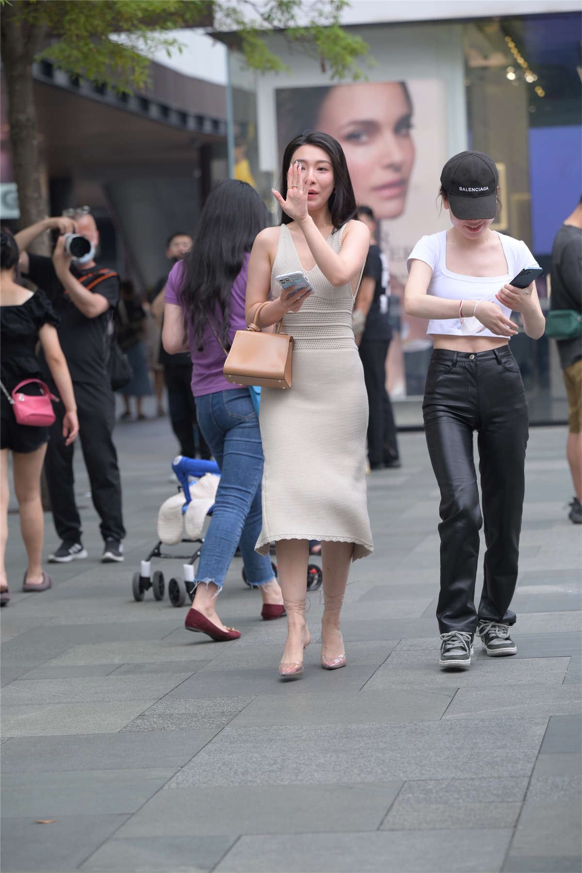 韵味针织裙美女