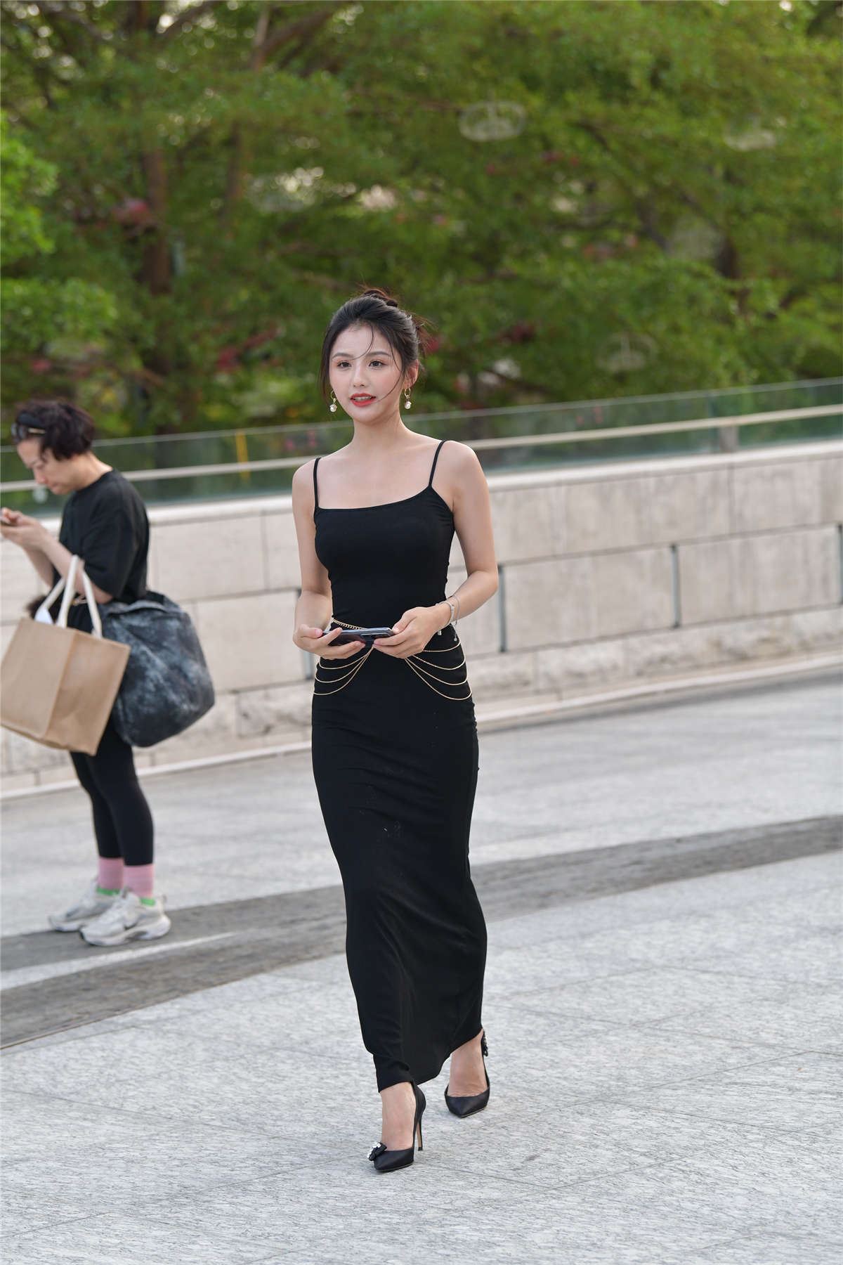 魅力黑色长裙