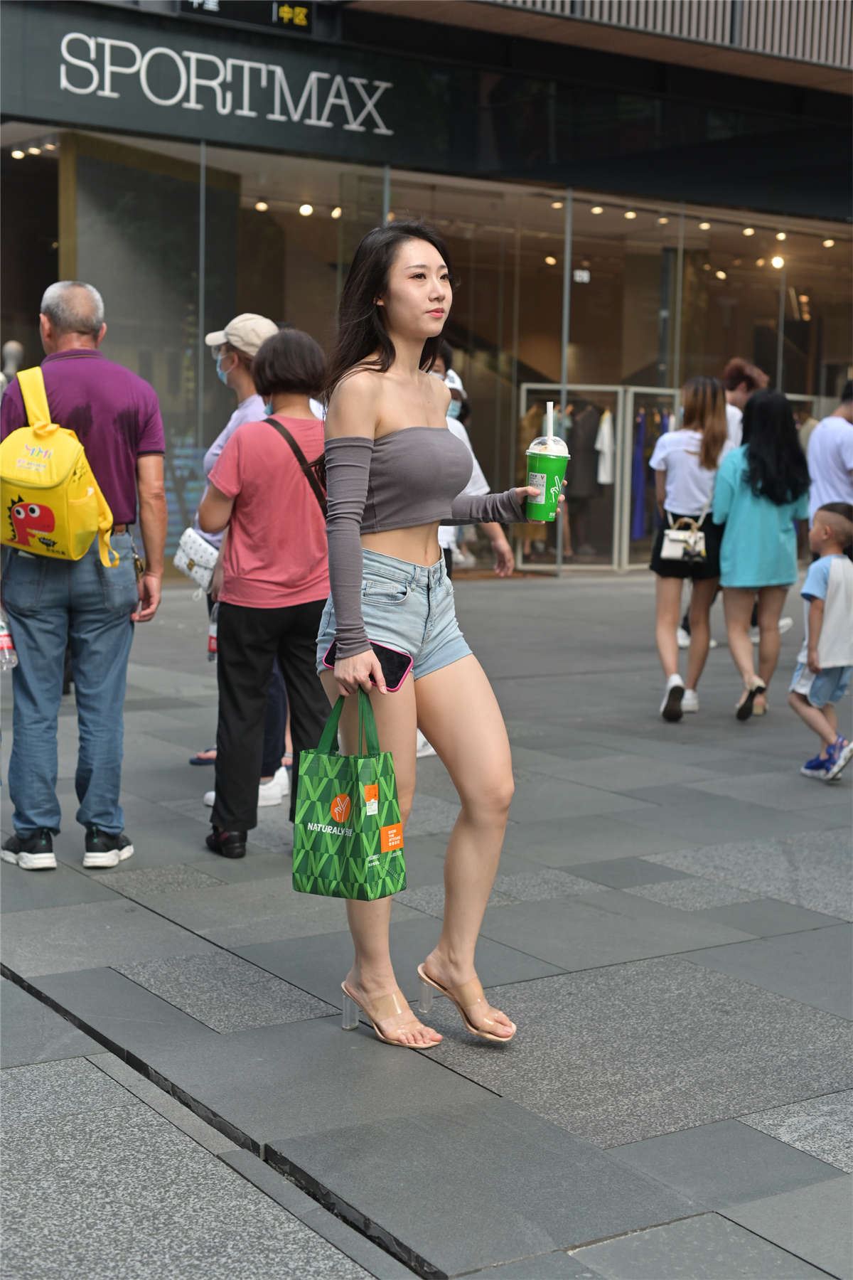 一字肩牛仔短裤