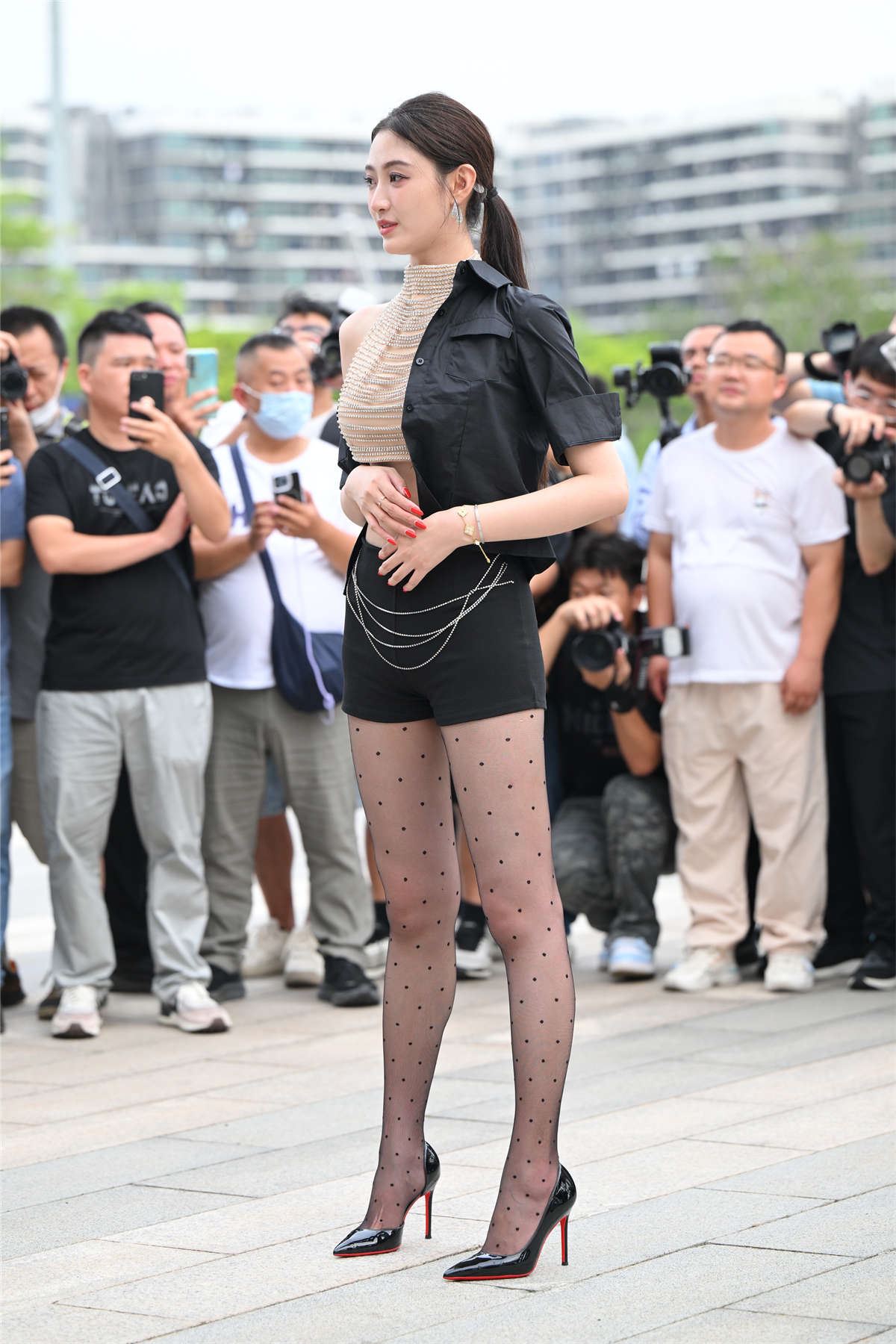 黑色短裤丝袜搭配