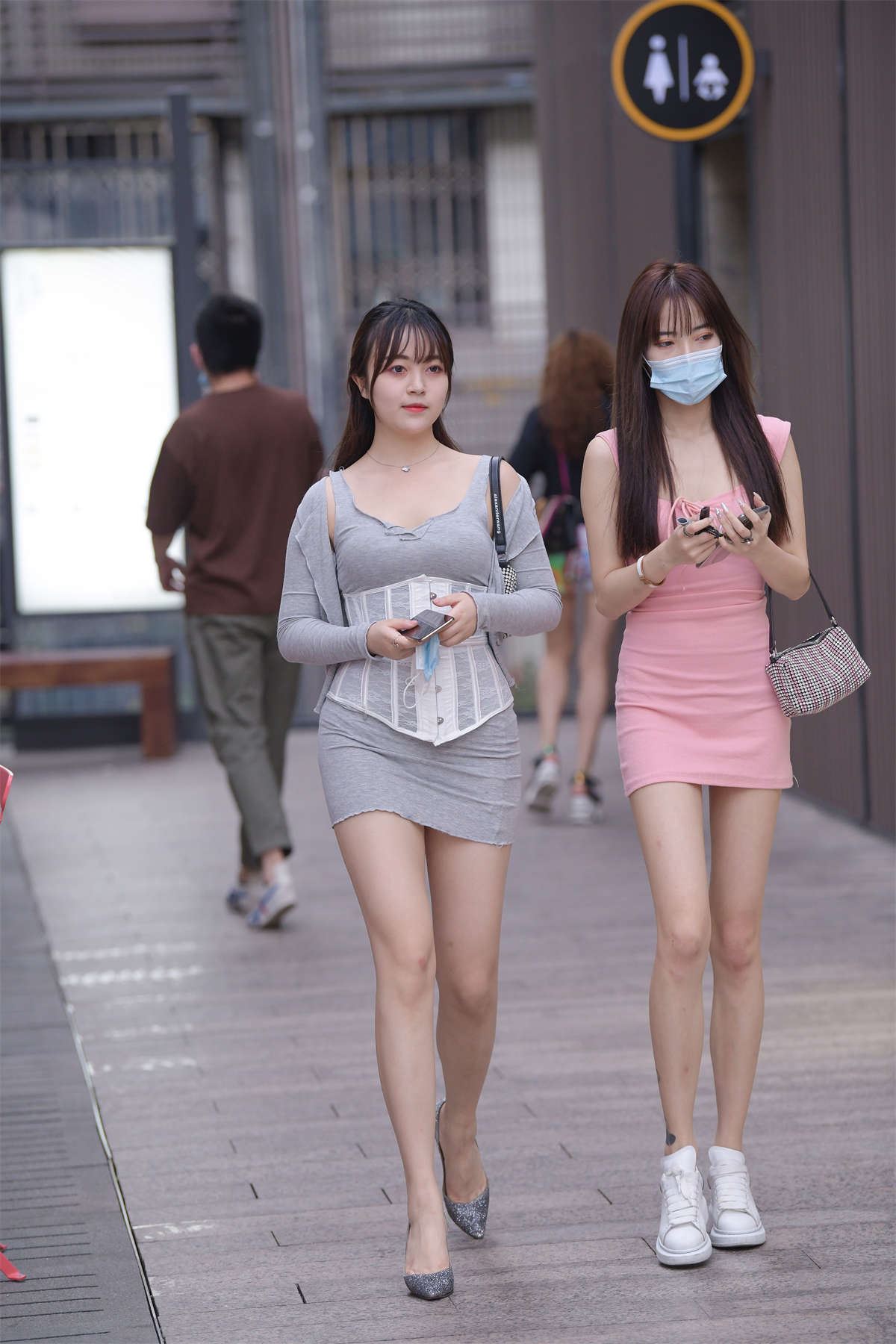 靓丽修身包臀裙