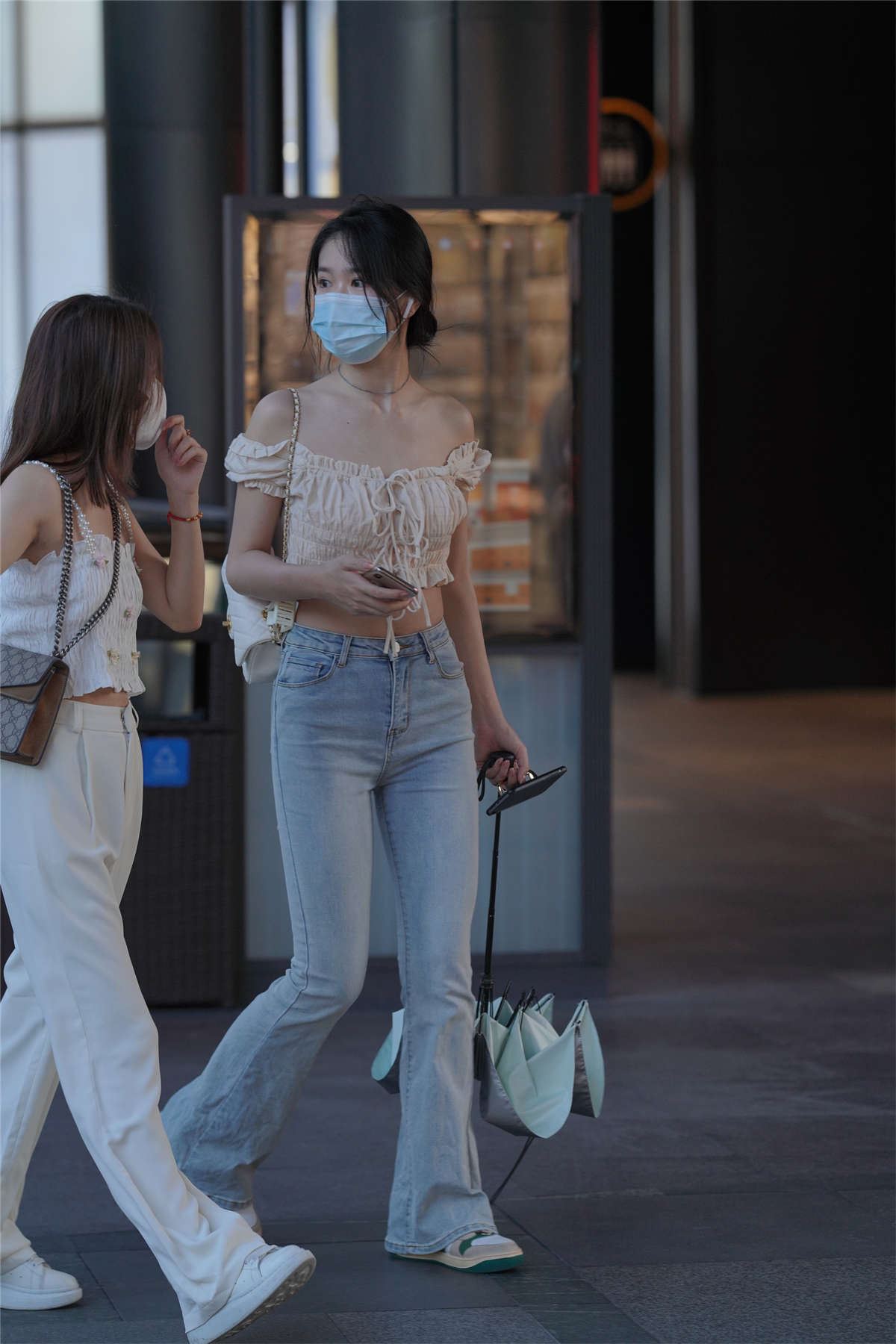 喇叭牛仔裤搭配