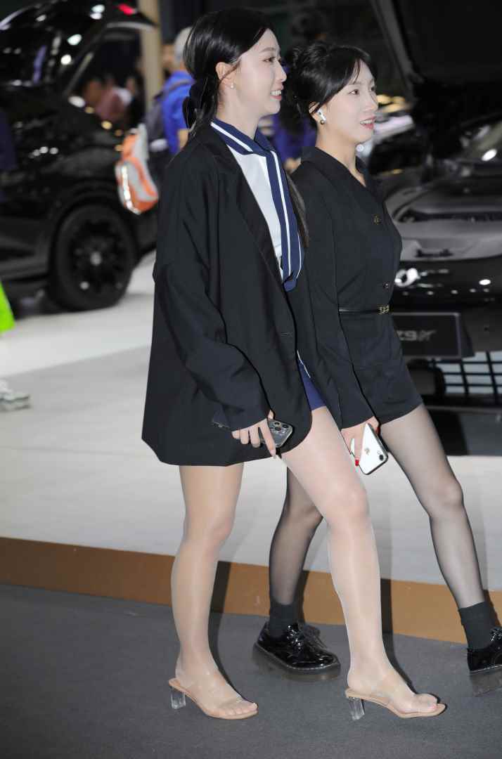 通勤风气质小妹 [60P-582MB]