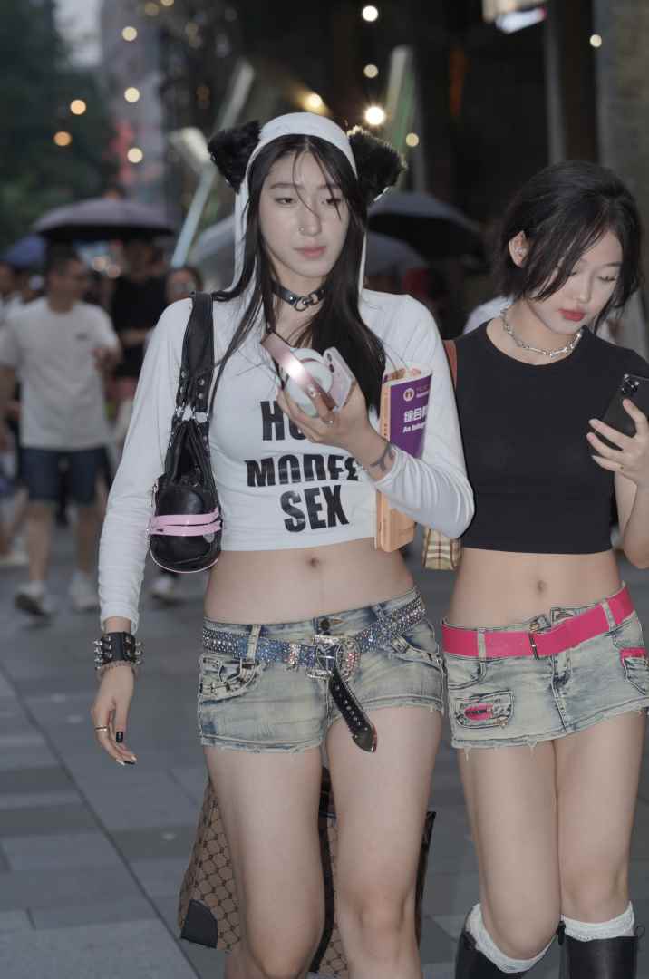 牛仔热裤美女 [62P-799MB]