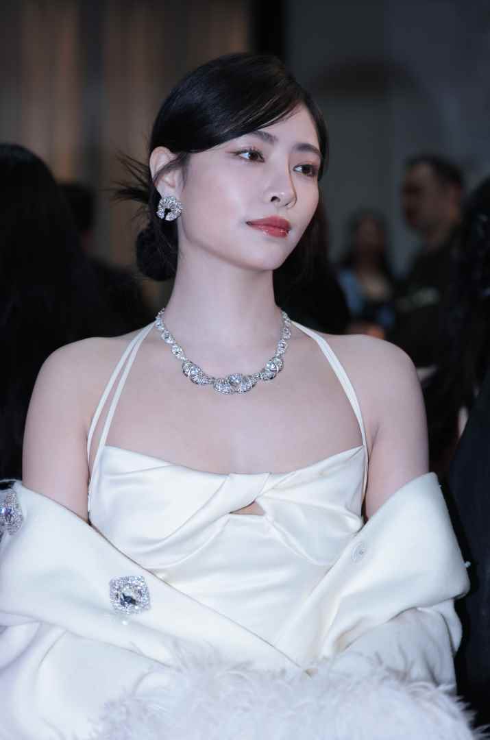 优雅白裙 [96P-944MB]