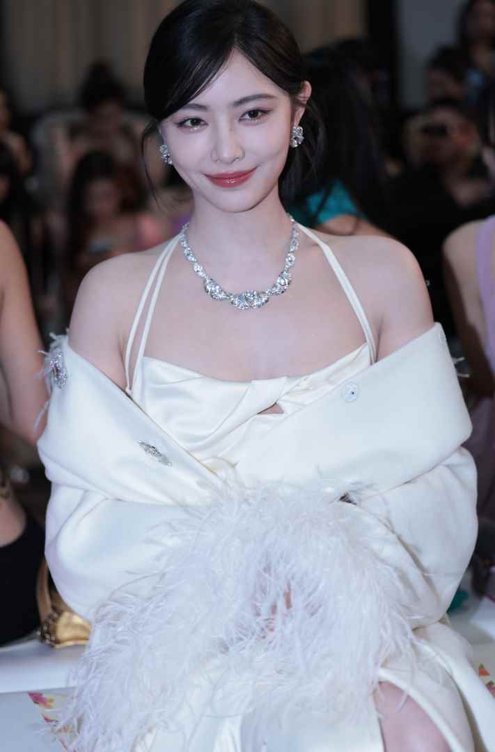 优雅白裙 [96P-944MB]