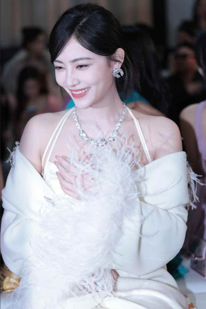 优雅白裙 [96P-944MB]