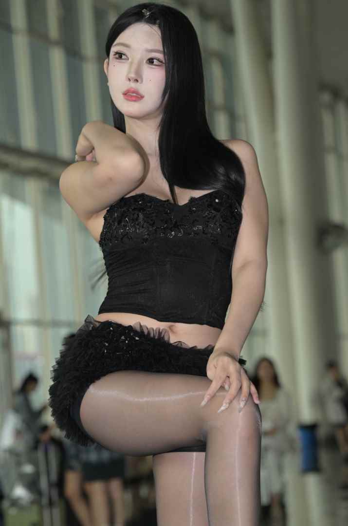 诱人亮丝 [132P1V-3.39GB]