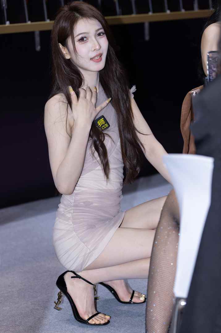 网红车模蔡悦高跟美足 [104P-908MB] 