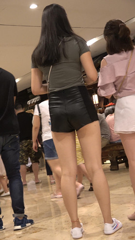 小皮裤丰腴美女