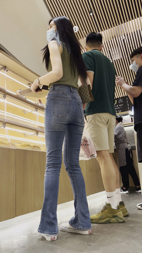 牛仔裤小姐姐