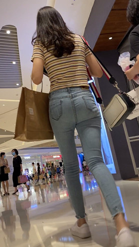 斯文的牛仔裤小姐姐