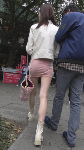 粉色包臀裙红唇美女美女