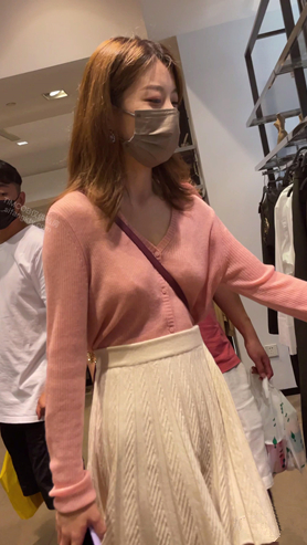 百褶裙美女