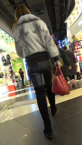 高靴皮裤美妇