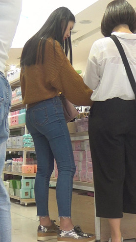 紧身蓝牛小妹