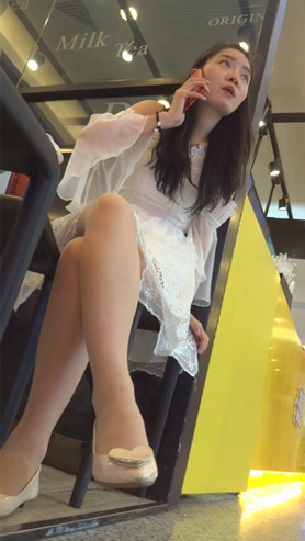 白裙美女