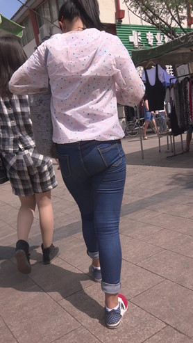 牛仔裤小妹