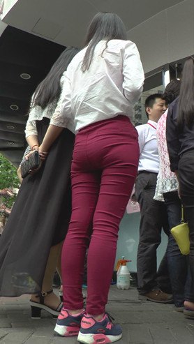 红裤妹子