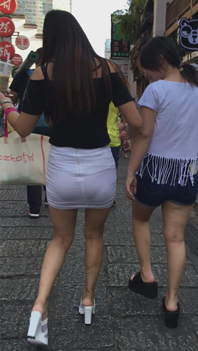 白色包臀裙小姐姐