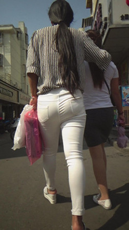 长发白裤紧身妹子