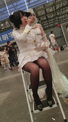 黑丝白裙coplay妹子