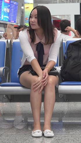 聊天的美腿妹子
