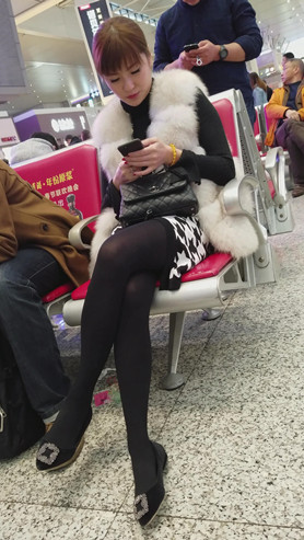漂亮的黑丝美女